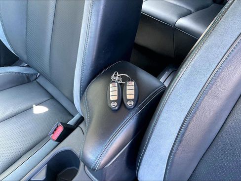 Used 2019 Nissan Leaf SL w/ SL Technology Package FWD image 35