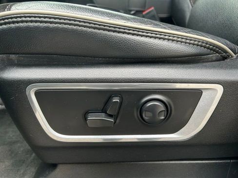 Used 2023 RAM 1500 Laramie AWD/4WD image 17