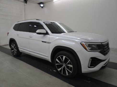 Used 2024 Volkswagen Atlas SEL Premium R-Line image 3