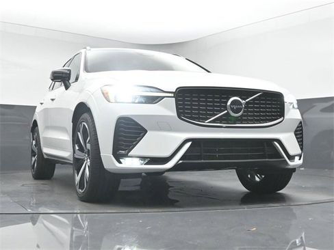 Used 2022 Volvo XC60 B6 R-Design w/ Protection Package Premier image 36