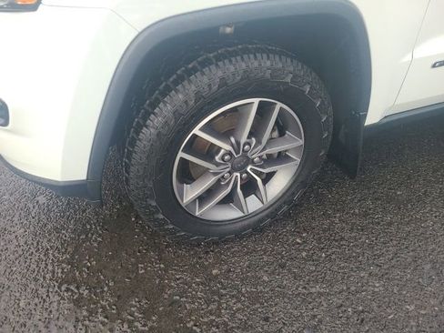 Used 2020 Jeep Grand Cherokee Laredo w/ Quick Order Package 2BN North image 9