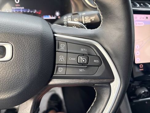 Used 2022 Jeep Grand Cherokee Limited AWD/4WD image 12