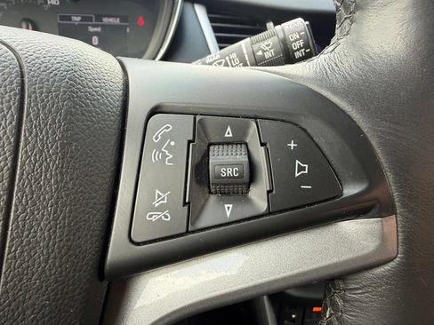 Used 2022 Chevrolet Trax LT w/ LT Convenience Package AWD/4WD image 25