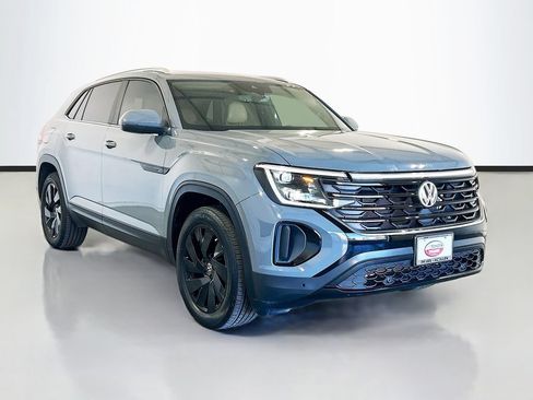 Used 2025 Volkswagen Atlas Cross Sport SE FWD image 3