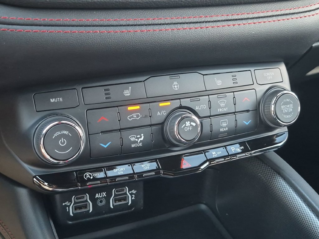 Used 2025 Dodge Durango GT AWD/4WD image 33