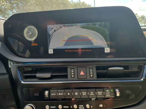 Used 2024 Lexus ES 250 w/ Premium Package image 33