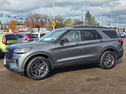 New 2026 Ford Explorer ST-Line w/ ST-Line Street Pack image 31