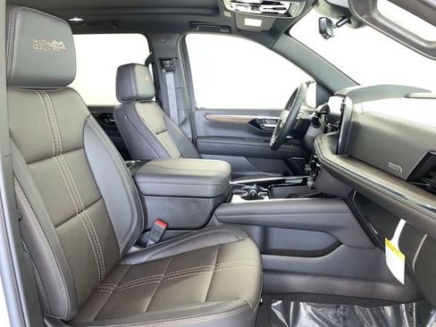 New 2026 Chevrolet Suburban High Country image 27