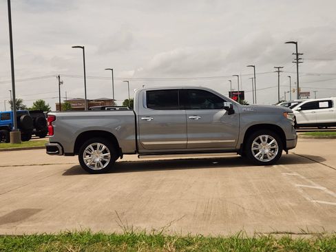 Used 2024 Chevrolet Silverado 1500 High Country w/ High Country Premium Package AWD/4WD image 7