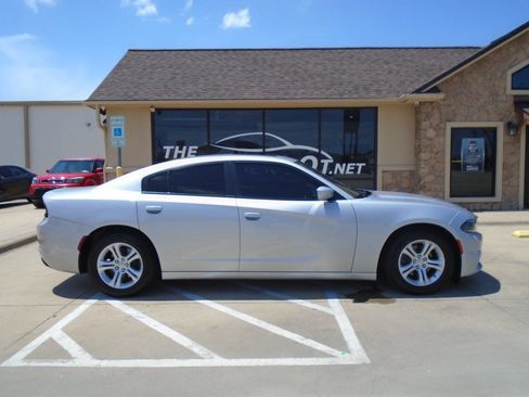 Used 2021 Dodge Charger SXT w/ Leather Interior Group RWD image 5