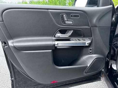 Used 2025 Mercedes-Benz GLB 250 4MATIC image 26