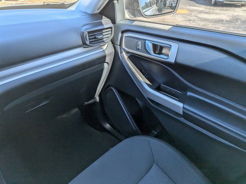 Used 2023 Ford Explorer XLT RWD image 19