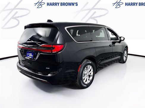 New 2026 Chrysler Pacifica Select image 32