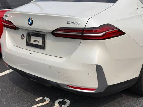 Used 2024 BMW 530i xDrive w/ Premium Package AWD/4WD image 9