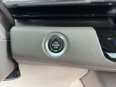 Used 2022 Cadillac Escalade Premium Luxury Platinum w/ Heavy-Duty Trailer Package image 38