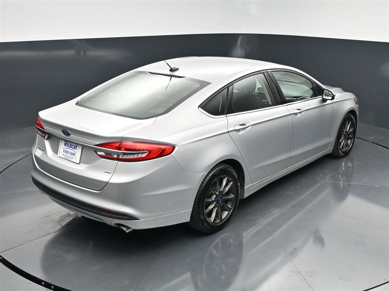 Used 2017 Ford Fusion SE w/ Fusion SE Technology Package FWD image 24