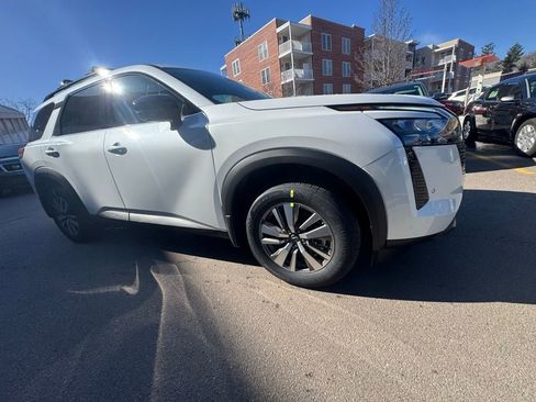 New 2026 Nissan Pathfinder SL image 11