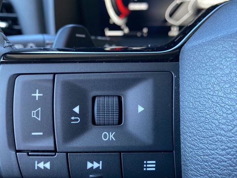 Used 2025 Nissan Rogue Platinum w/ Platinum Premium Package image 43