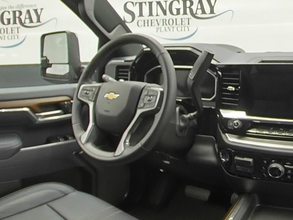 Used 2026 Chevrolet Silverado 3500 High Country w/ Technology Package AWD/4WD image 16
