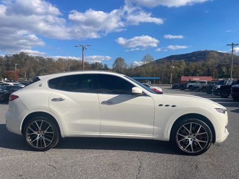 Used 2017 Maserati Levante S image 8
