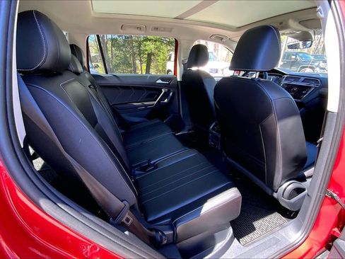 Used 2024 Volkswagen Tiguan SE w/ Panoramic Sunroof Package AWD/4WD image 19