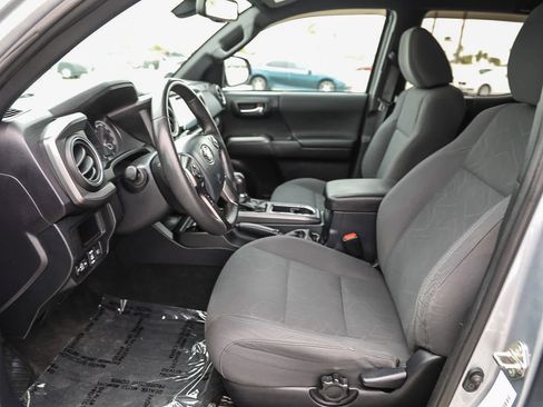 Used 2019 Toyota Tacoma TRD Sport w/ Technology Package RWD image 17