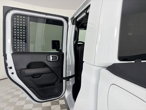 Used 2020 Jeep Gladiator Rubicon image 12