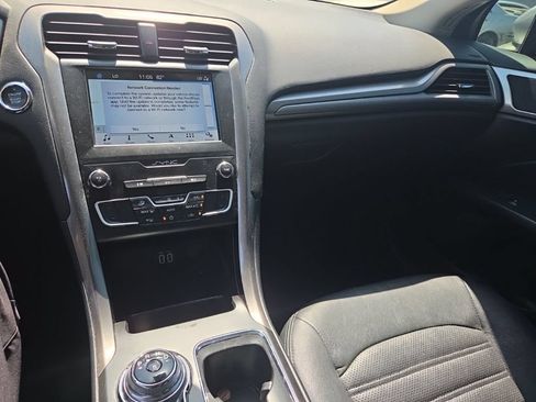 Used 2019 Ford Fusion SE FWD image 13