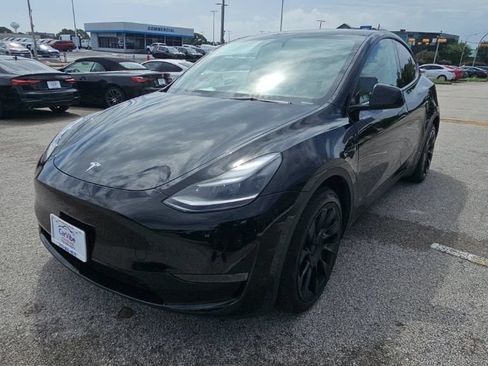 Used 2023 Tesla Model Y Long Range AWD/4WD image 3