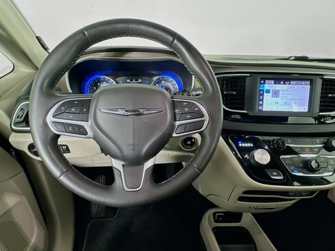 Used 2022 Chrysler Voyager LX FWD image 10