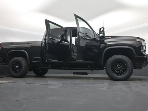 Used 2024 Chevrolet Silverado 2500 ZR2 w/ Technology Package image 7