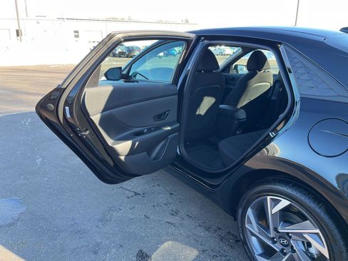 New 2025 Hyundai Elantra Sport image 18