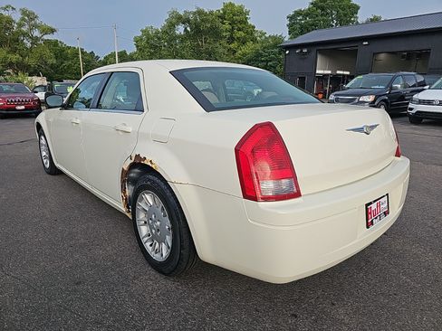 Used 2007 Chrysler 300 RWD image 6