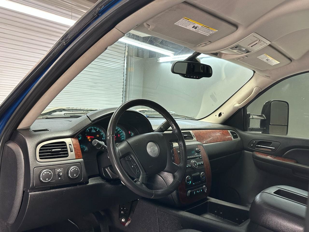 Used 2007 Chevrolet Silverado 1500 LTZ w/ Safety Package AWD/4WD image 19