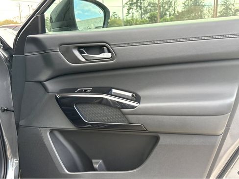 New 2026 Nissan Pathfinder Platinum w/ Accent Package FWD image 8