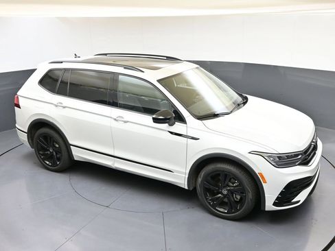 Used 2024 Volkswagen Tiguan SE R-Line image 43