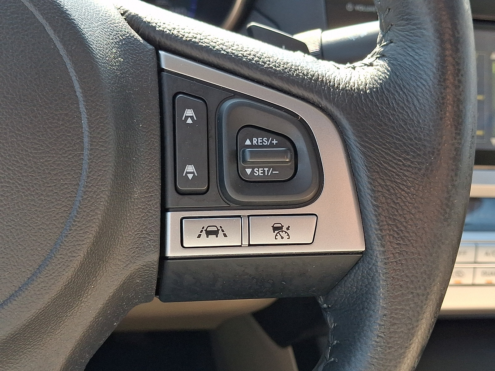 Used 2017 Subaru Legacy 2.5i Limited AWD/4WD image 25