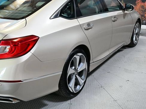 Used 2018 Honda Accord Touring image 8