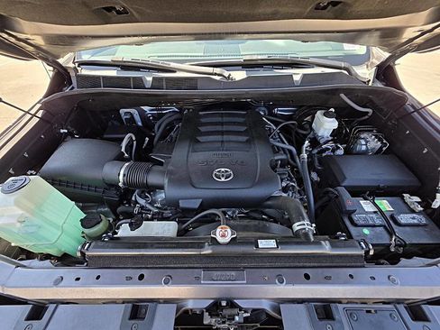 Used 2018 Toyota Tundra SR5 image 39