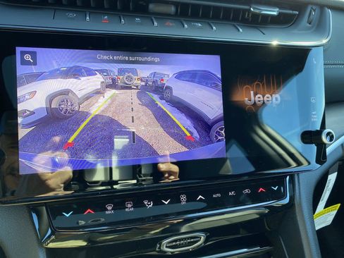 New 2026 Jeep Grand Cherokee Altitude image 11