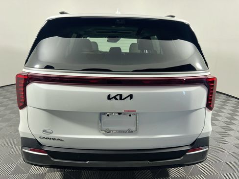 New 2027 Kia Carnival SX w/ Dark Edition Package FWD image 4