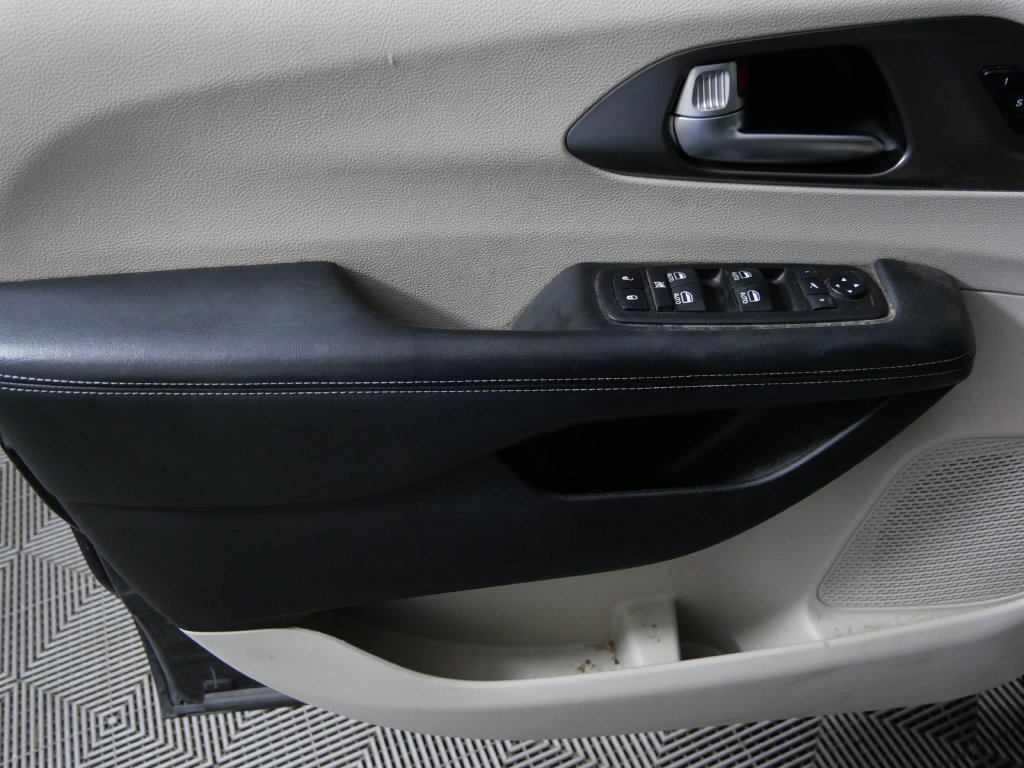 Used 2019 Chrysler Pacifica Limited FWD image 13