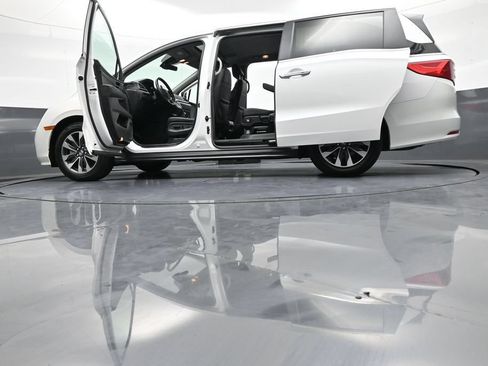Certified 2024 Honda Odyssey EX-L image 52
