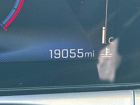 Used 2025 Chevrolet Trax LT w/ LT Convenience Package image 27