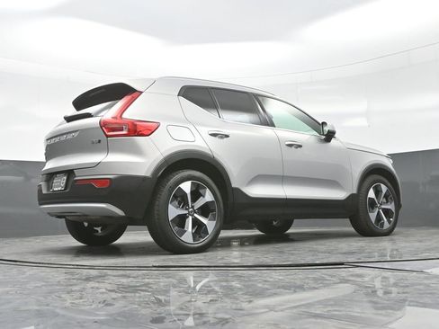 Used 2025 Volvo XC40 B5 Plus AWD/4WD image 28
