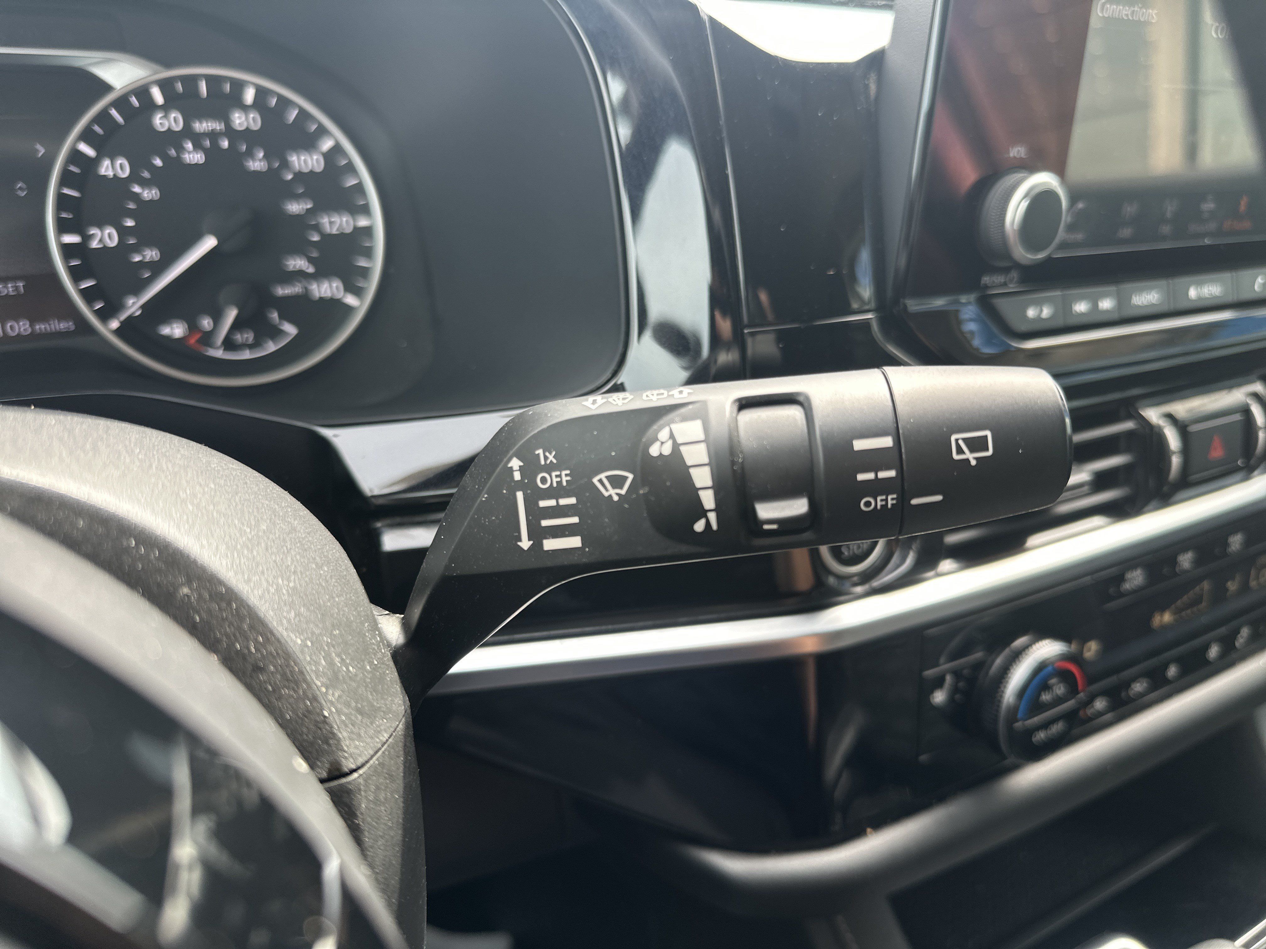 Used 2022 Nissan Pathfinder SV AWD/4WD image 24