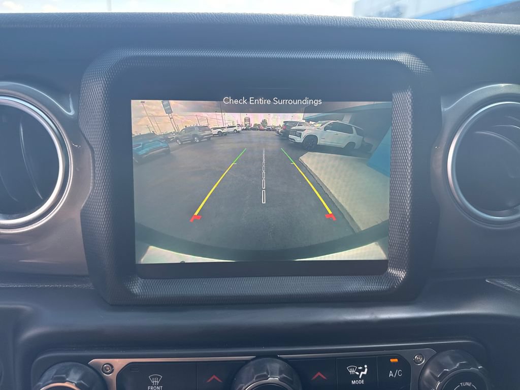 Used 2022 Jeep Wrangler Unlimited Sahara AWD/4WD image 31