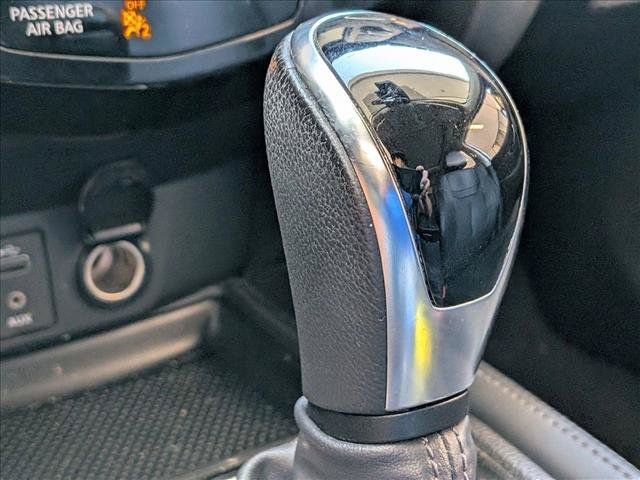 Used 2017 Nissan Rogue SL w/ SL Premium Package FWD image 12