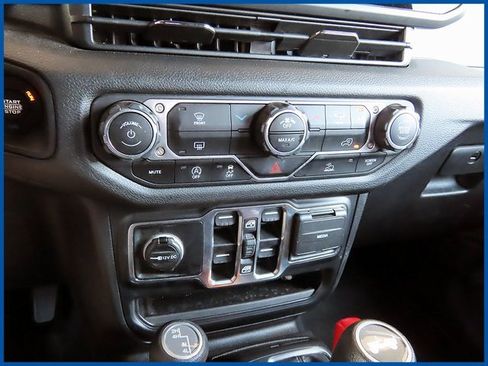 Used 2024 Jeep Wrangler Sport S image 18