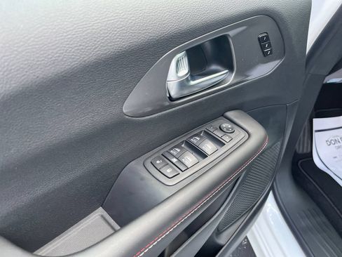 New 2027 Chrysler Pacifica Select FWD image 10